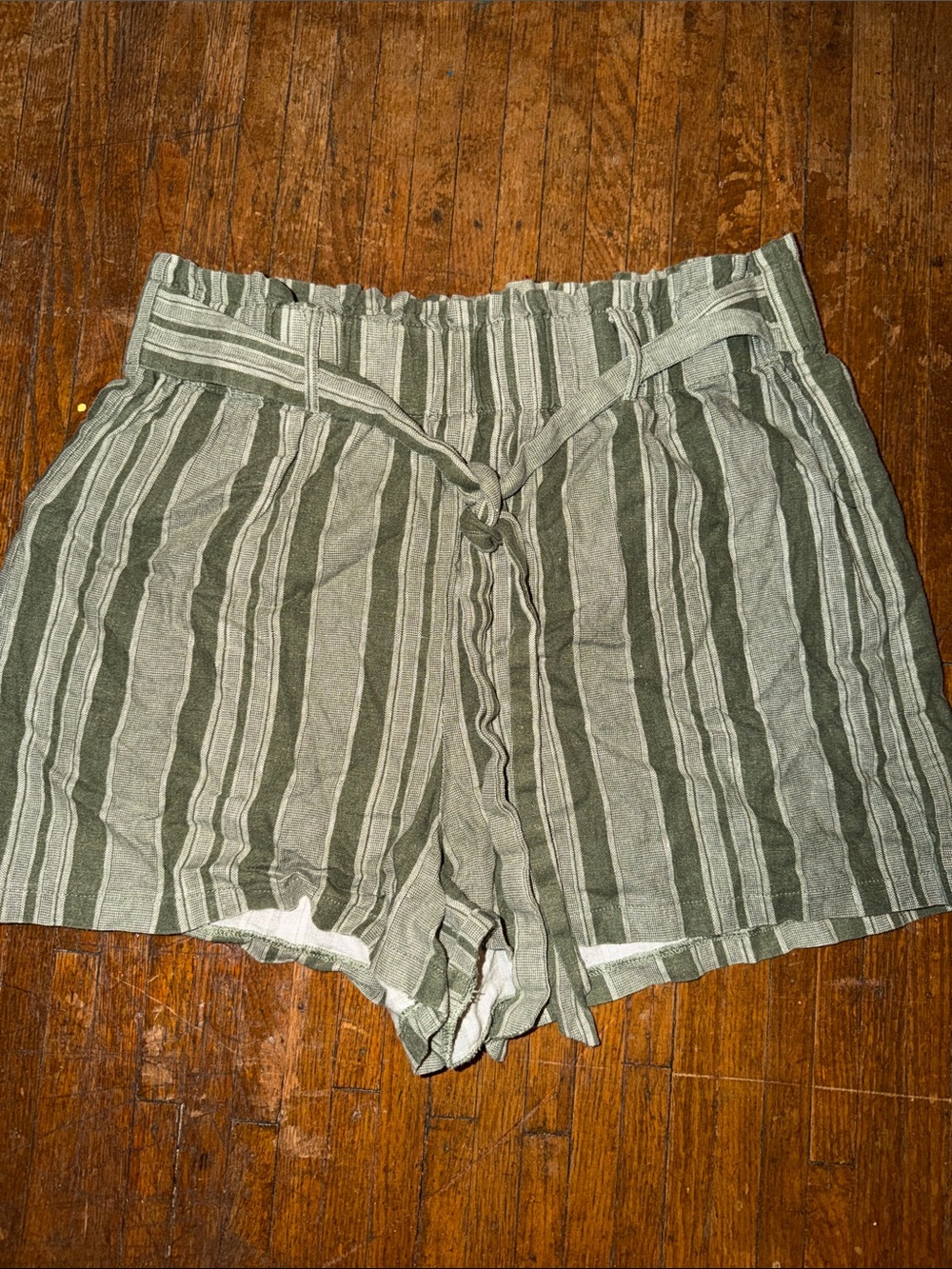 3/$15. Ladies shorts L - Picture 2 of 5
